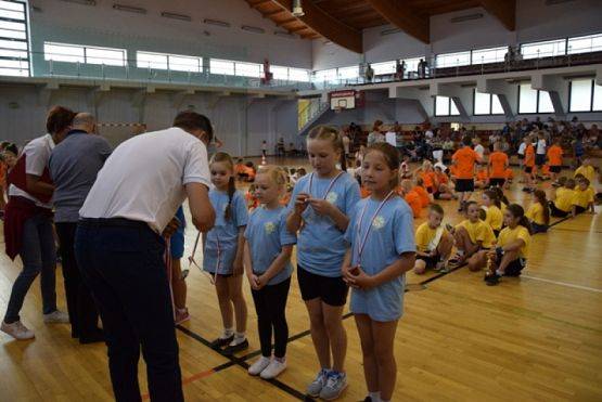  Grafika #24: KONKURS SPORTOWY DLA KLAS I-III KTO Z NAS LEPIEJ I PRĘDZEJ" grafika