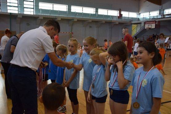  Grafika #28: KONKURS SPORTOWY DLA KLAS I-III KTO Z NAS LEPIEJ I PRĘDZEJ" grafika