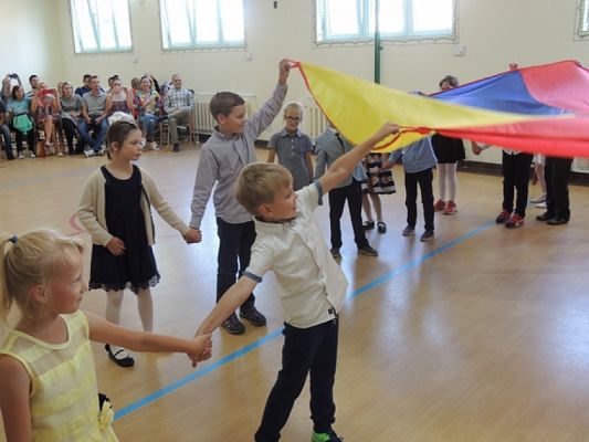  Grafika #7: DZIEŃ MAMY I TATY grafika