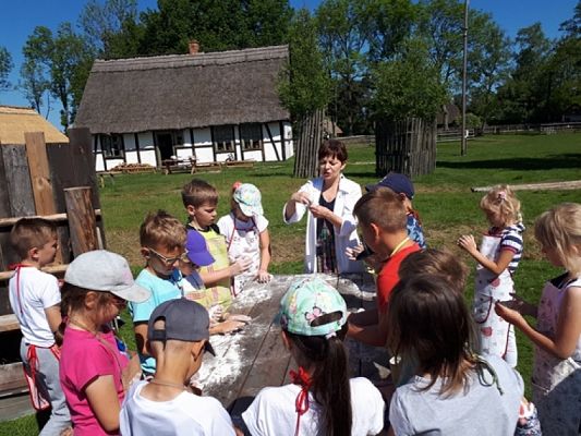  Grafika #12: WYCIECZKA DO KLUK grafika