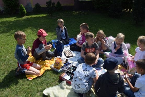  Grafika #1: PIKNIK KLASY PIERWSZEJ grafika