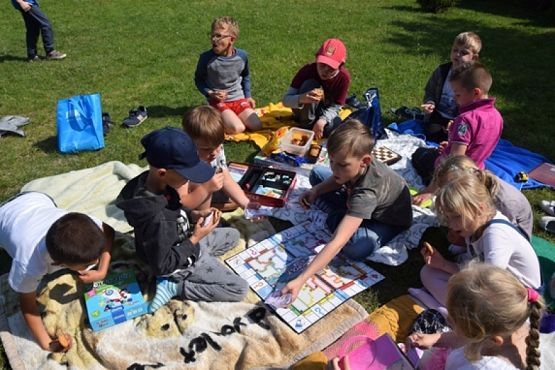  Grafika #3: PIKNIK KLASY PIERWSZEJ grafika