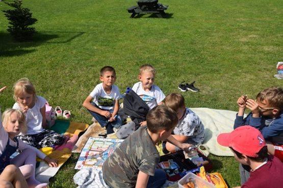  Grafika #5: PIKNIK KLASY PIERWSZEJ grafika