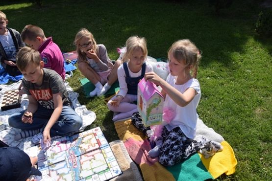  Grafika #7: PIKNIK KLASY PIERWSZEJ grafika