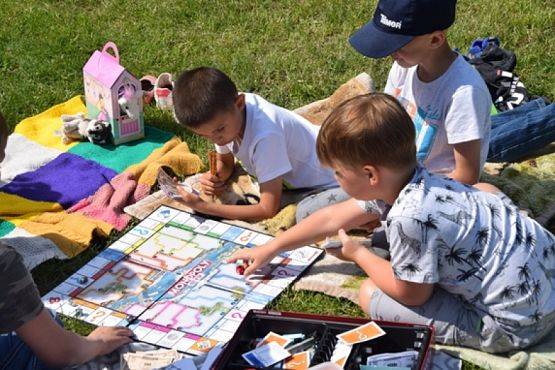  Grafika #8: PIKNIK KLASY PIERWSZEJ grafika