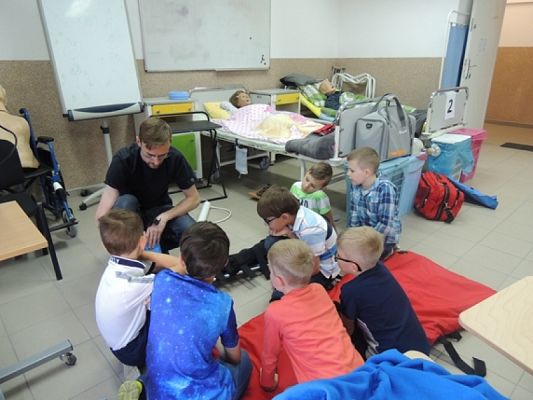  Grafika #0: PIERWSZA POMOC PRZEDMEDYCZNA – WARSZTATY grafika