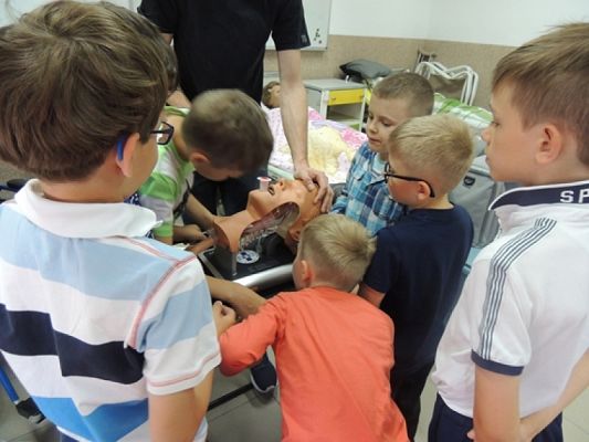  Grafika #8: PIERWSZA POMOC PRZEDMEDYCZNA – WARSZTATY grafika