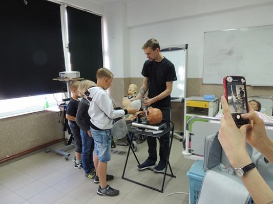  Grafika #19: PIERWSZA POMOC PRZEDMEDYCZNA – WARSZTATY grafika