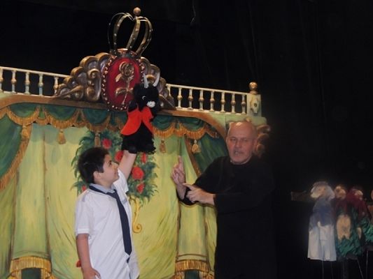  Grafika #3: ,,PIĘKNA I BESTIA W TEATRZE LALEK W SŁUPSKU grafika