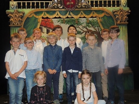  Grafika #4: ,,PIĘKNA I BESTIA W TEATRZE LALEK W SŁUPSKU grafika