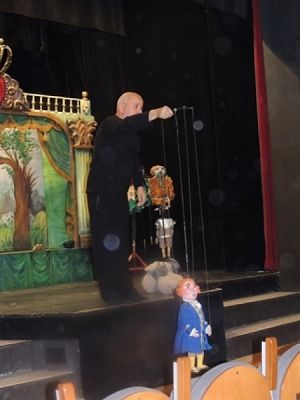  Grafika #5: ,,PIĘKNA I BESTIA W TEATRZE LALEK W SŁUPSKU grafika