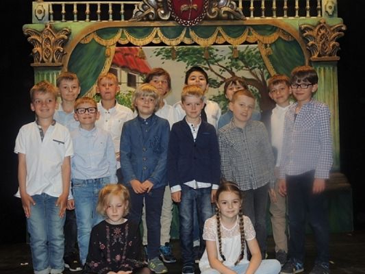  Grafika #6: ,,PIĘKNA I BESTIA W TEATRZE LALEK W SŁUPSKU grafika