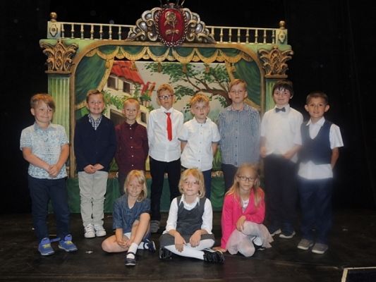  Grafika #7: ,,PIĘKNA I BESTIA W TEATRZE LALEK W SŁUPSKU grafika