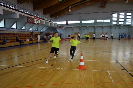  Grafika #11: MIEJSKIE IGRZYSKA DZIECI DLA SZKÓŁ PODSTAWOWYCH KLAS II i III Baw się razem z nami grafika