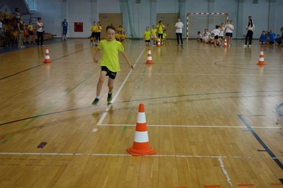  Grafika #14: MIEJSKIE IGRZYSKA DZIECI DLA SZKÓŁ PODSTAWOWYCH KLAS II i III Baw się razem z nami grafika