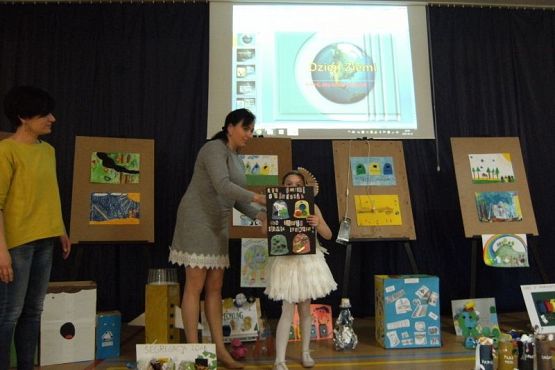  Grafika #4: ŚWIATOWY DZIEŃ ZIEMI grafika