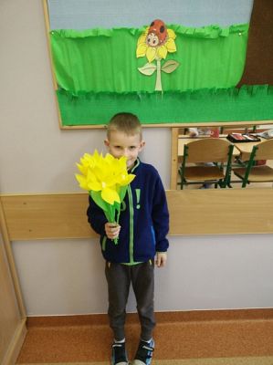  Grafika #2: Żółte żonkile w wykonaniu uczniów klasy I grafika