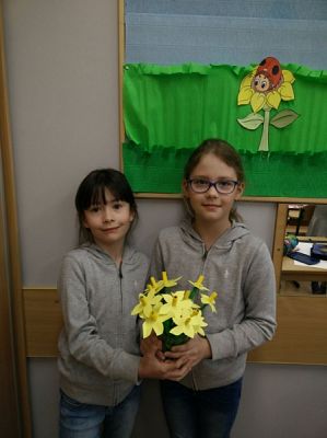  Grafika #4: Żółte żonkile w wykonaniu uczniów klasy I grafika