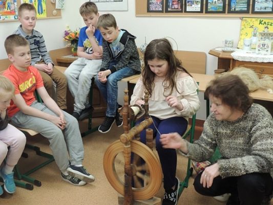  Grafika #25: ,,KROSNO, OSNOWA – WARSZTATY TKACKIE grafika