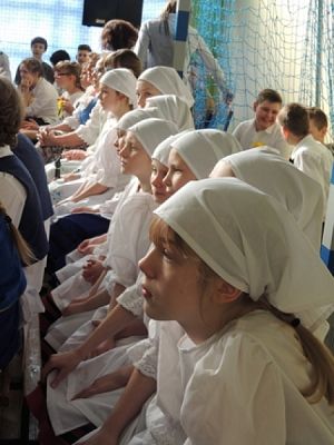  Grafika #0: ,,LĘBORSKIE SŁONECZKA NA DNIU KASZUBSKIM W STRZEBIELINIE grafika