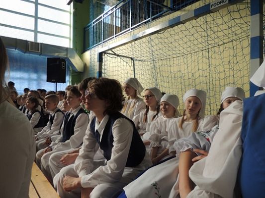  Grafika #1: ,,LĘBORSKIE SŁONECZKA NA DNIU KASZUBSKIM W STRZEBIELINIE grafika