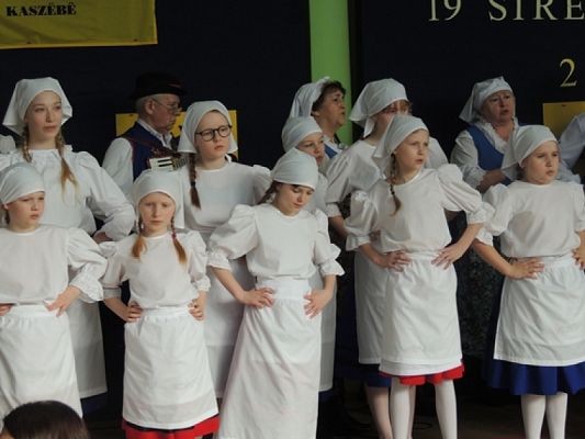  Grafika #11: ,,LĘBORSKIE SŁONECZKA NA DNIU KASZUBSKIM W STRZEBIELINIE grafika