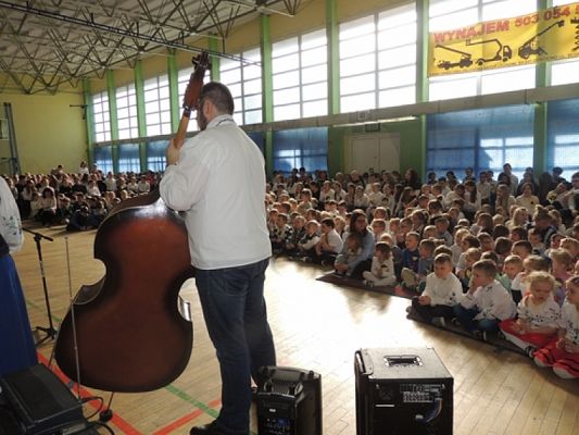  Grafika #13: ,,LĘBORSKIE SŁONECZKA NA DNIU KASZUBSKIM W STRZEBIELINIE grafika