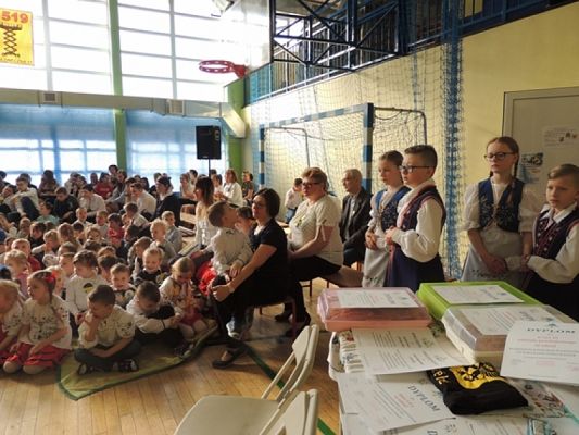  Grafika #14: ,,LĘBORSKIE SŁONECZKA NA DNIU KASZUBSKIM W STRZEBIELINIE grafika