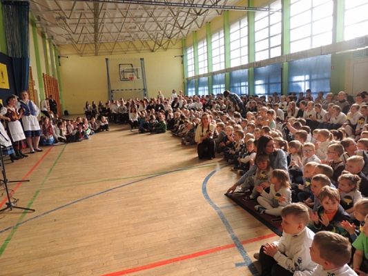  Grafika #16: ,,LĘBORSKIE SŁONECZKA NA DNIU KASZUBSKIM W STRZEBIELINIE grafika