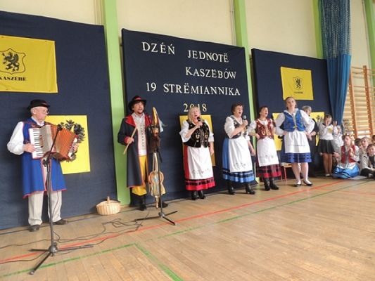  Grafika #17: ,,LĘBORSKIE SŁONECZKA NA DNIU KASZUBSKIM W STRZEBIELINIE grafika