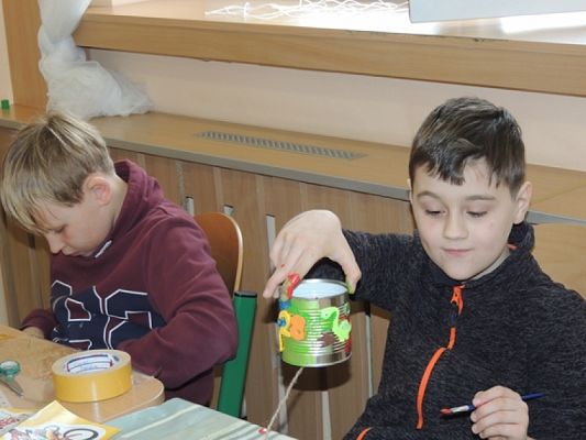  Grafika #1: TELEFONY Z PUSZEK grafika