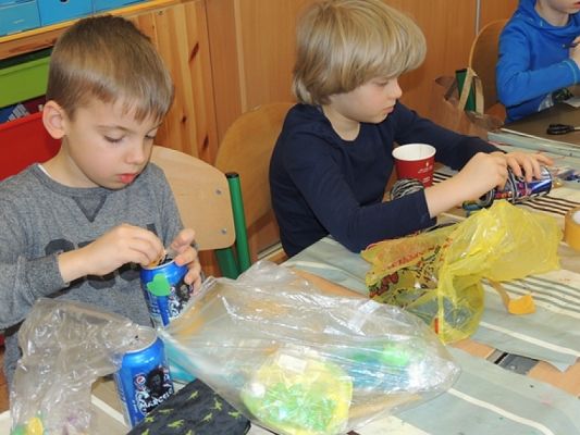  Grafika #3: TELEFONY Z PUSZEK grafika