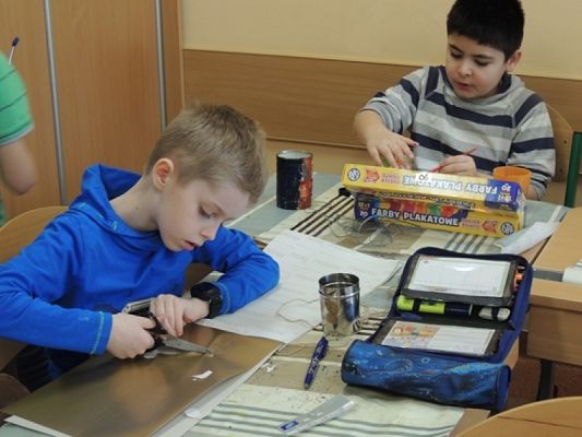  Grafika #5: TELEFONY Z PUSZEK grafika