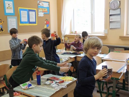  Grafika #6: TELEFONY Z PUSZEK grafika