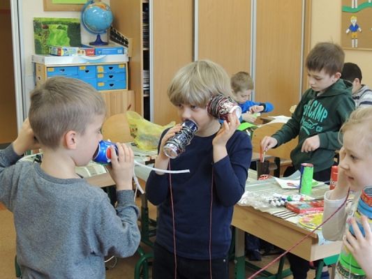  Grafika #8: TELEFONY Z PUSZEK grafika