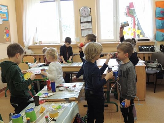  Grafika #9: TELEFONY Z PUSZEK grafika