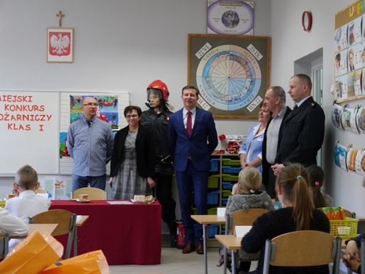 Grafika #4: Miejski Konkurs Wiedzy Pożarniczej ŻYJ BEZPIECZNIE 2018 dla klas pierwszych grafika