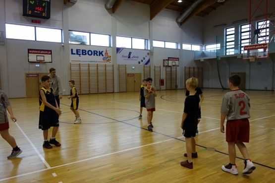  Grafika #8: IGRZYSKA DZIECI W MINI KOSZYKÓWCE CHŁOPCÓW grafika