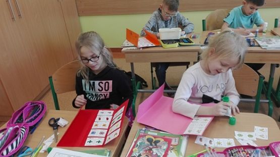  Grafika #9: LAPBOOKI W IB grafika