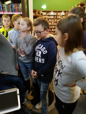  Grafika #0: Lekcja w Miejskiej Bibliotece Publicznej w Lęborku grafika
