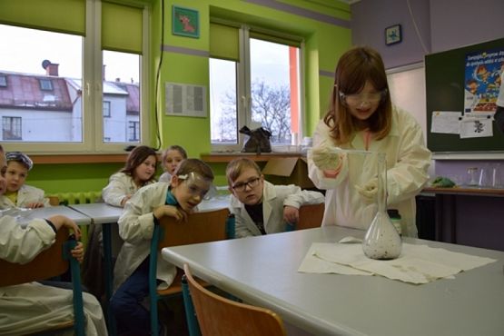  Grafika #2: DOŚWIADCZENIA W KLASACH III grafika