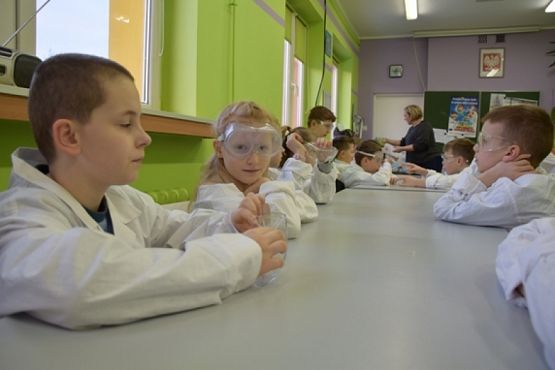  Grafika #4: DOŚWIADCZENIA W KLASACH III grafika