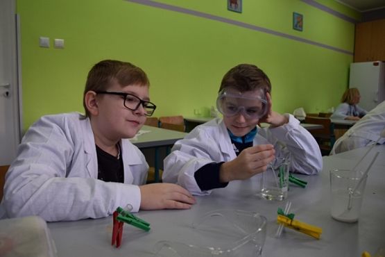  Grafika #6: DOŚWIADCZENIA W KLASACH III grafika