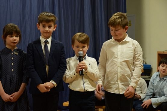  Grafika #4: "Moja Babcia i mój Dziadek, to wspaniali są dziadkowie". grafika