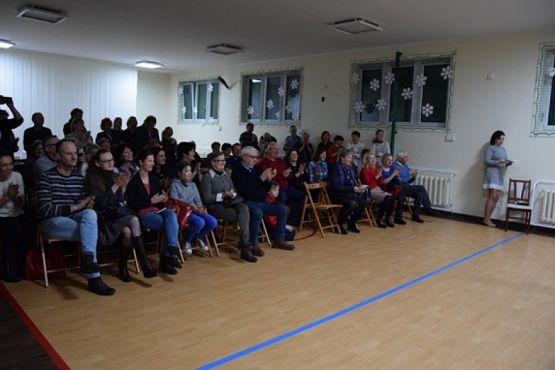  Grafika #5: "Moja Babcia i mój Dziadek, to wspaniali są dziadkowie". grafika