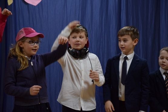  Grafika #8: "Moja Babcia i mój Dziadek, to wspaniali są dziadkowie". grafika