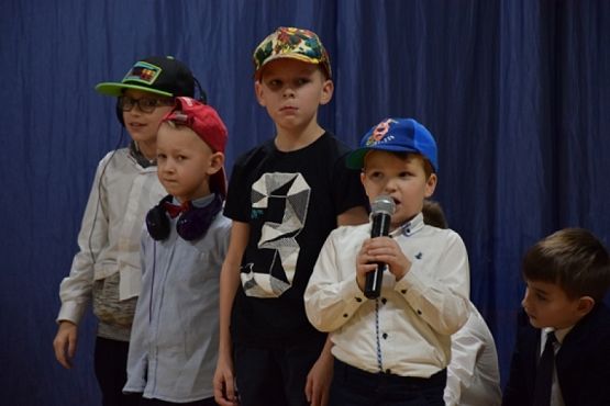  Grafika #9: "Moja Babcia i mój Dziadek, to wspaniali są dziadkowie". grafika