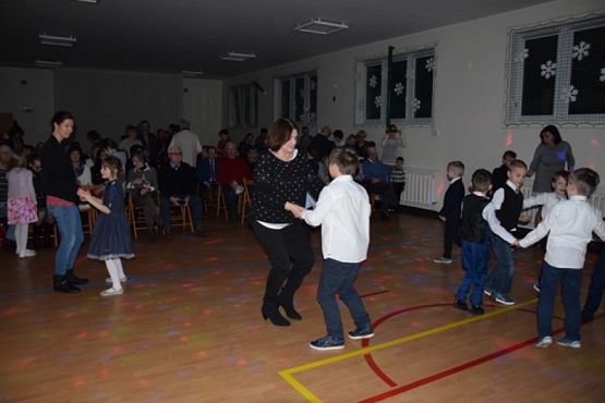  Grafika #14: "Moja Babcia i mój Dziadek, to wspaniali są dziadkowie". grafika