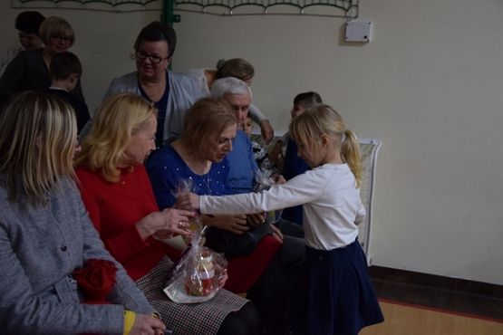  Grafika #15: "Moja Babcia i mój Dziadek, to wspaniali są dziadkowie". grafika