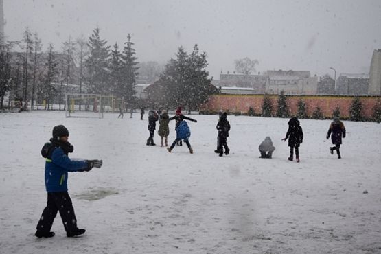  Grafika #2: ZABAWY NA ŚNIEGU grafika